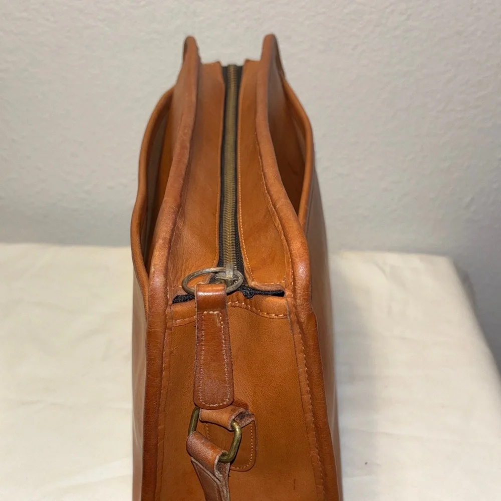Coach Vintage British Tan Swagger Bag - Picture 3 of 12